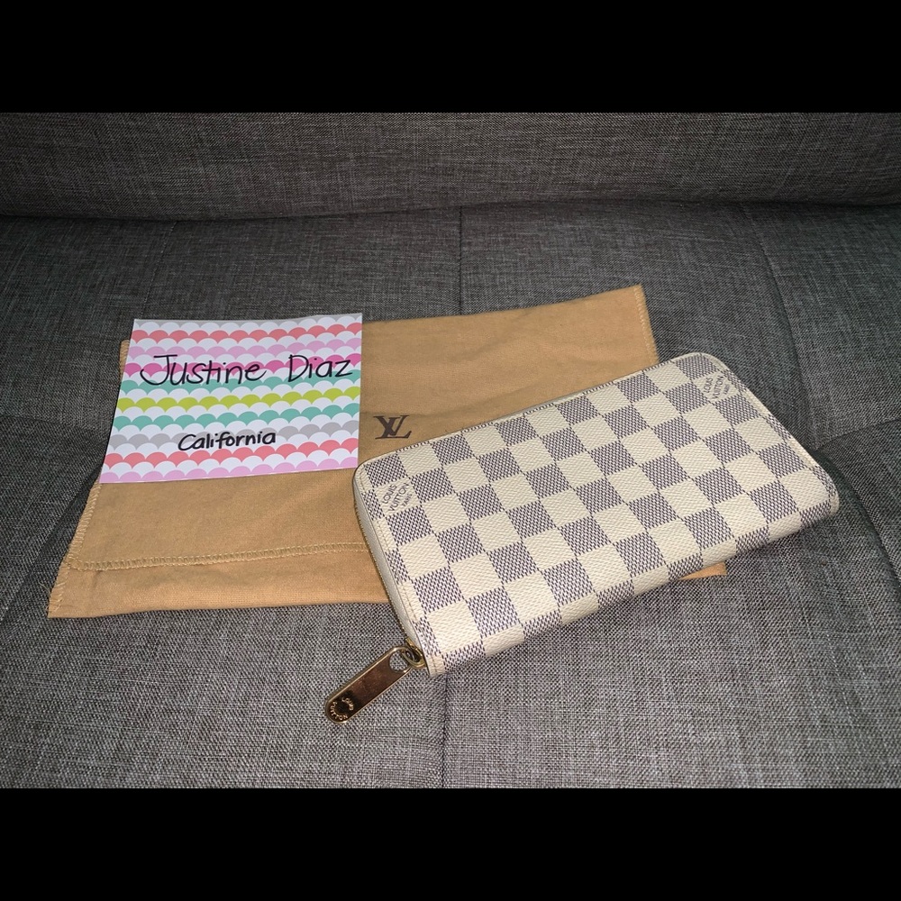 ✨Louis Vuitton Zippy wallet in Damier Azur✨